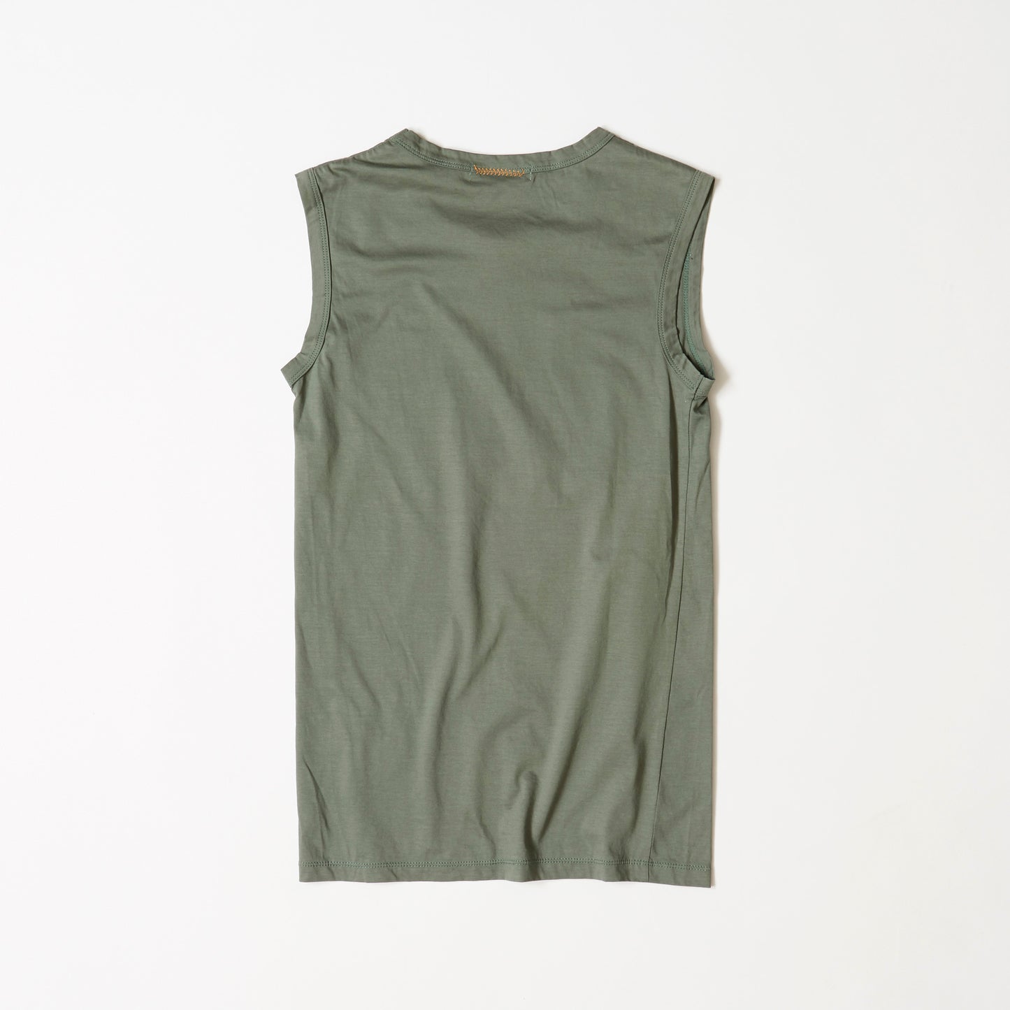 モスグリーンの長めのタンクトップ。コットン100。裏面。