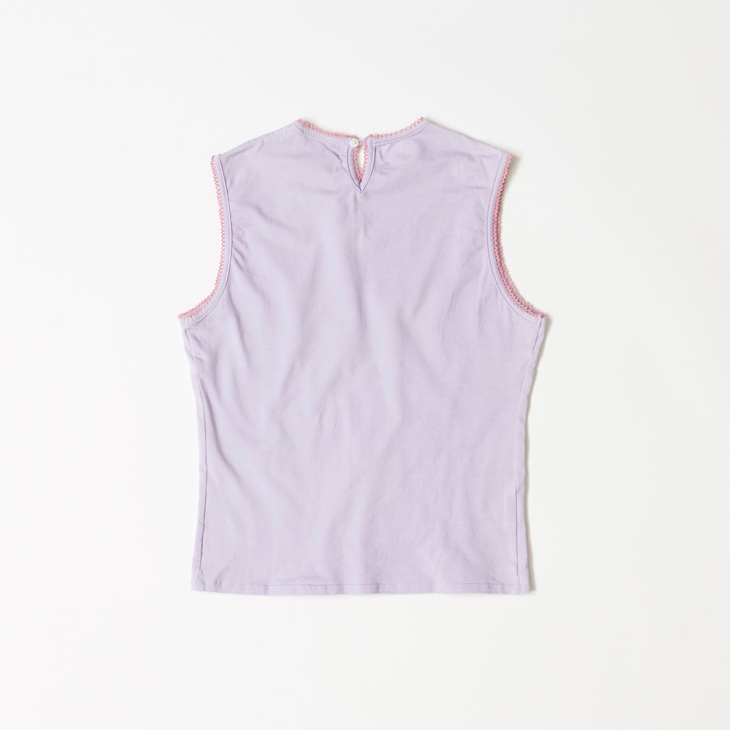 ラベンダー色のピンクのレースがついたタンクトップ。裏面。コットン100