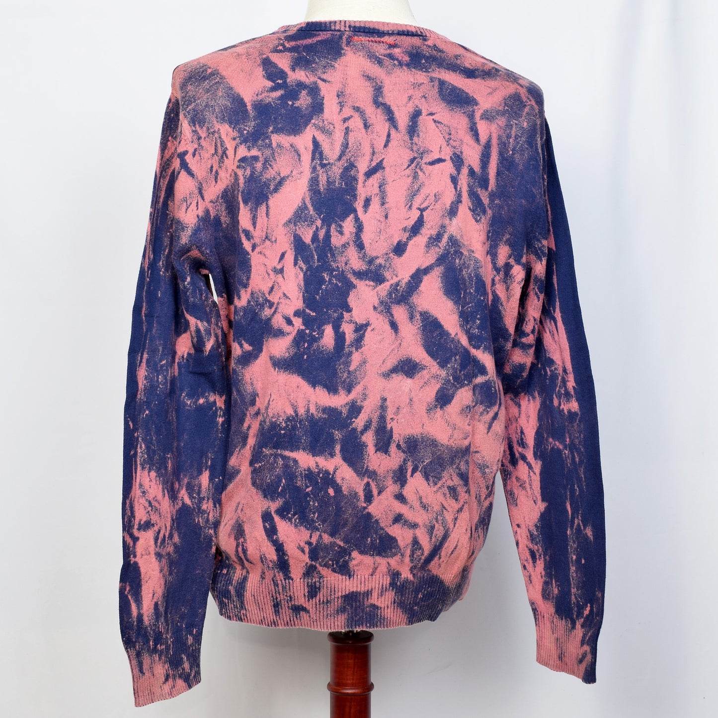 薄手Vネックセーター(タイダイ / ネイビーピンク)| Climate Justice