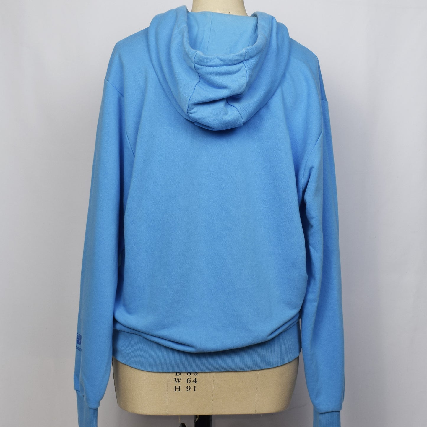 プルオーバーパーカー（ライトブルー）｜家父長制の墓（刺繍）