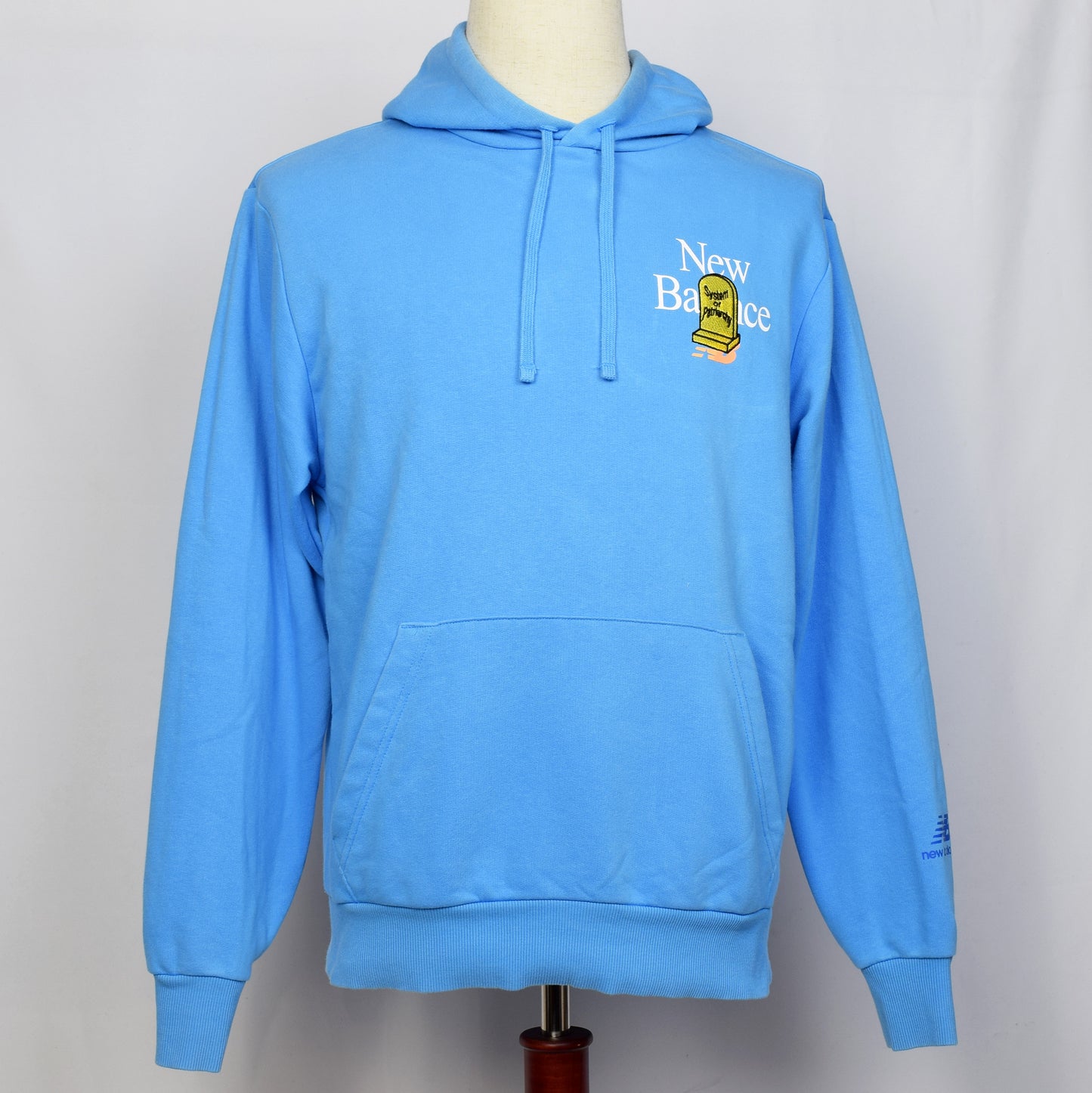 プルオーバーパーカー（ライトブルー）｜家父長制の墓（刺繍）