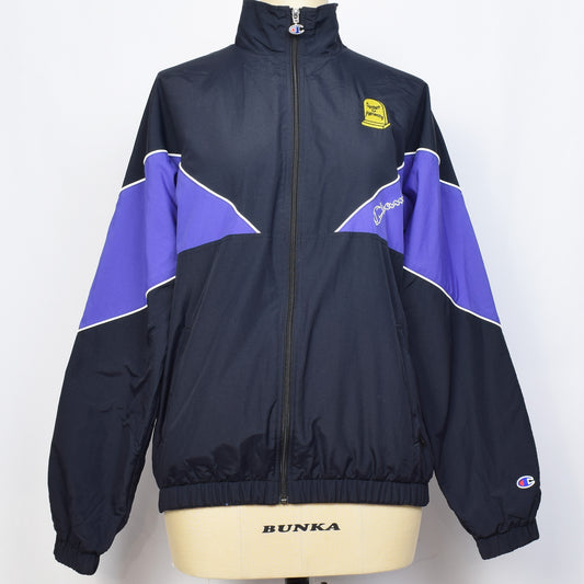 ブラックとパープルの切り替えブルゾンの胸に黄色の家父長制のお墓の刺繍。