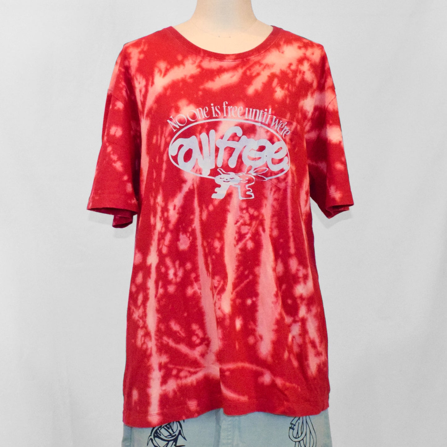 ブリーチポケットTシャツ(レッド)｜No one is free until we are all free.