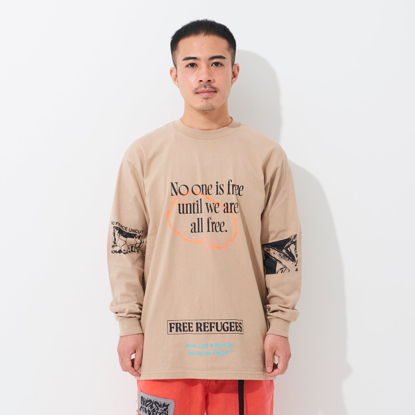 ロングスリーブTシャツ（ベージュ）｜ No one is free until we are all free