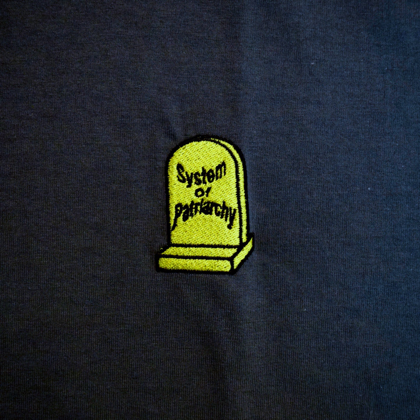 Tシャツ(ブラック)｜家父長制の墓　刺繍