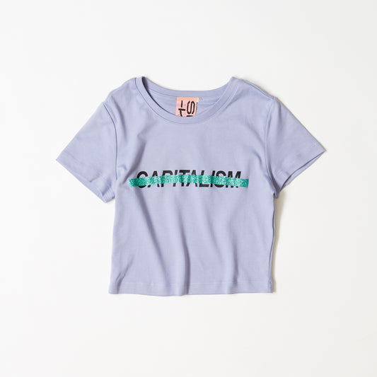 ラベンダー色のTシャツにCAPITALISMの黒いプリントにブルーのラメで打ち消し線のプリント。表面。コットン１００