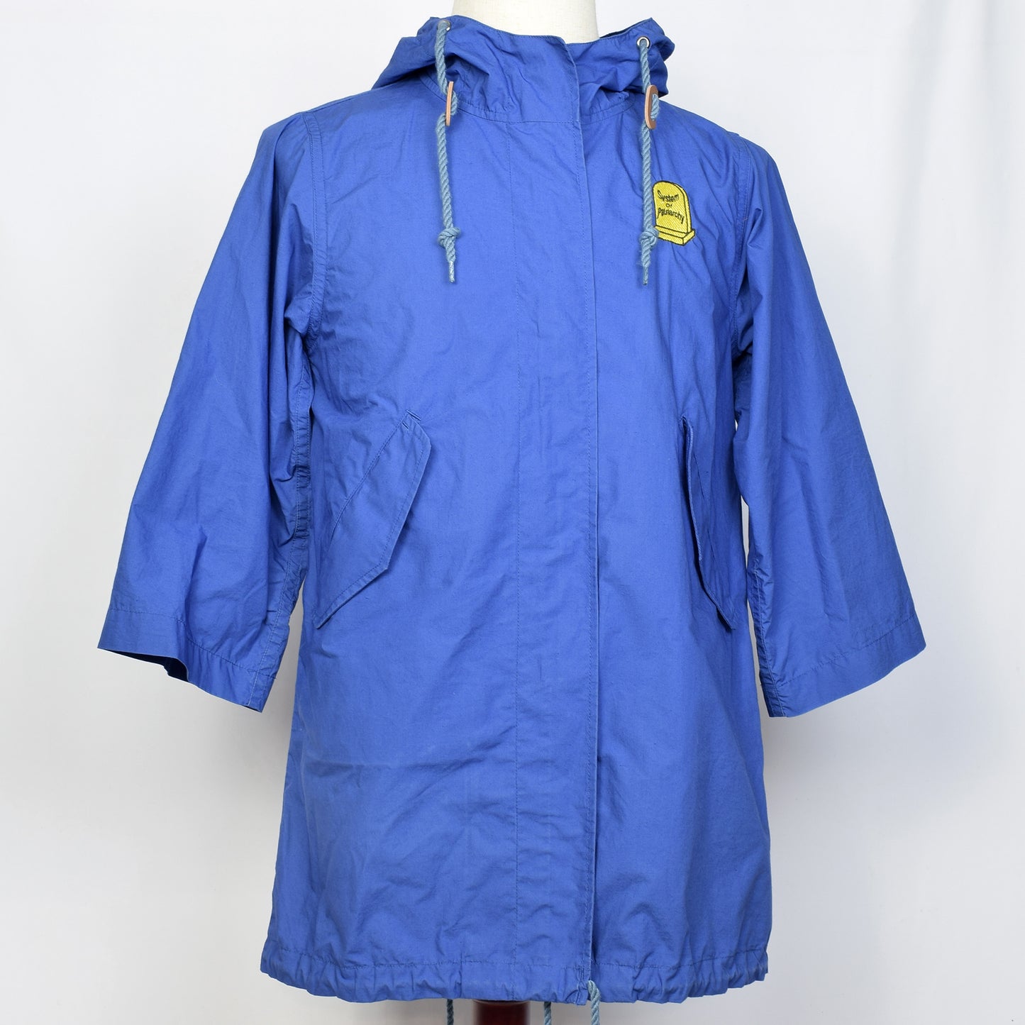 フード付きアウター（ブルー）｜家父長制の墓（刺繍）