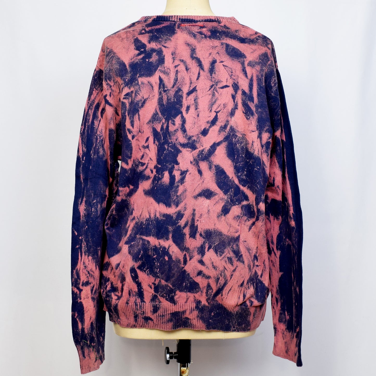 薄手Vネックセーター（タイダイ / ネイビーピンク）｜ Climate Justice