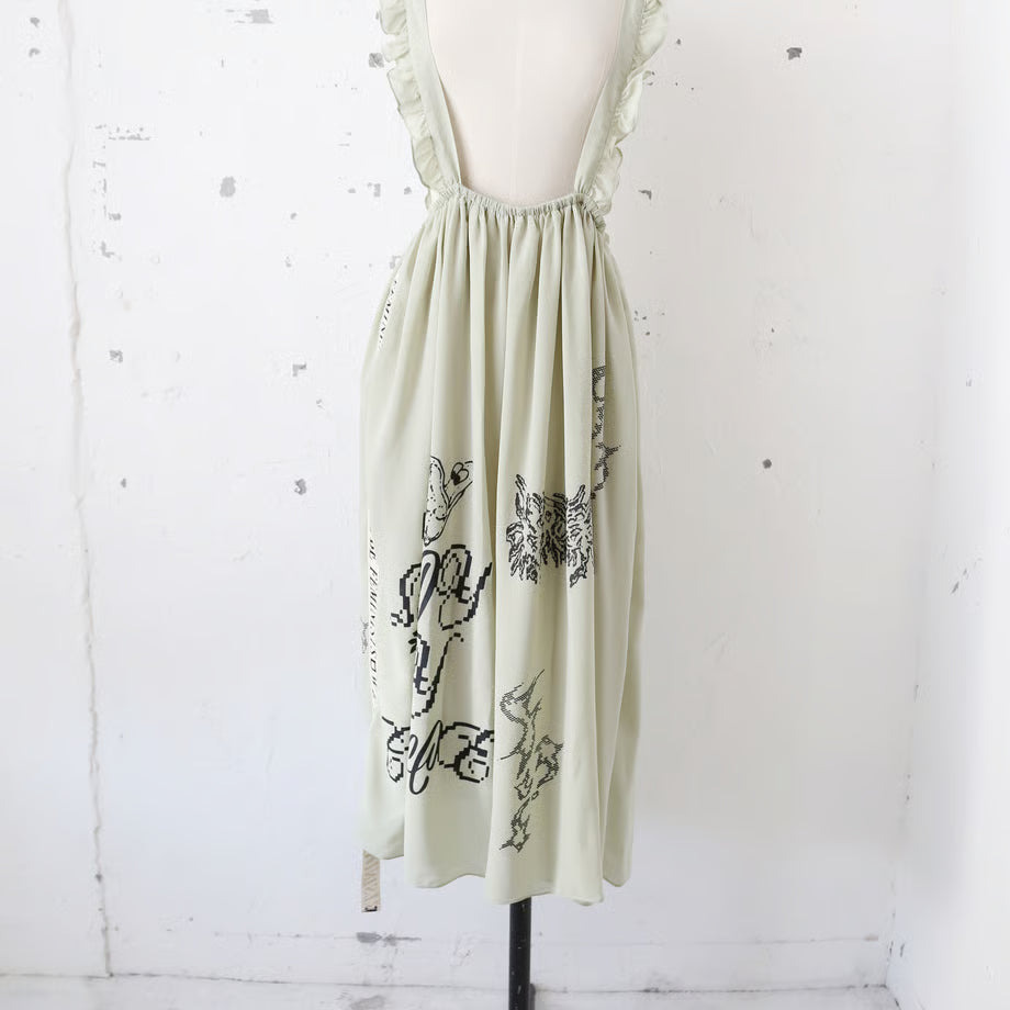 ミント色のフリルの紐つきミドル丈フレアスカートにWe should all be Feminists / My Body My Choice / 選択の権利のグラフィックがプリントされている