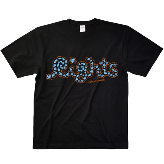 黒い半袖のTシャツのフロントに、「Rights」という長い列に並ぶキャラクターたちで構成されたブルーの文字があり、赤いラインで縁取られている。その右下に、「FIFTYS PROJECT x SUPER-KIKI」の文字がある。